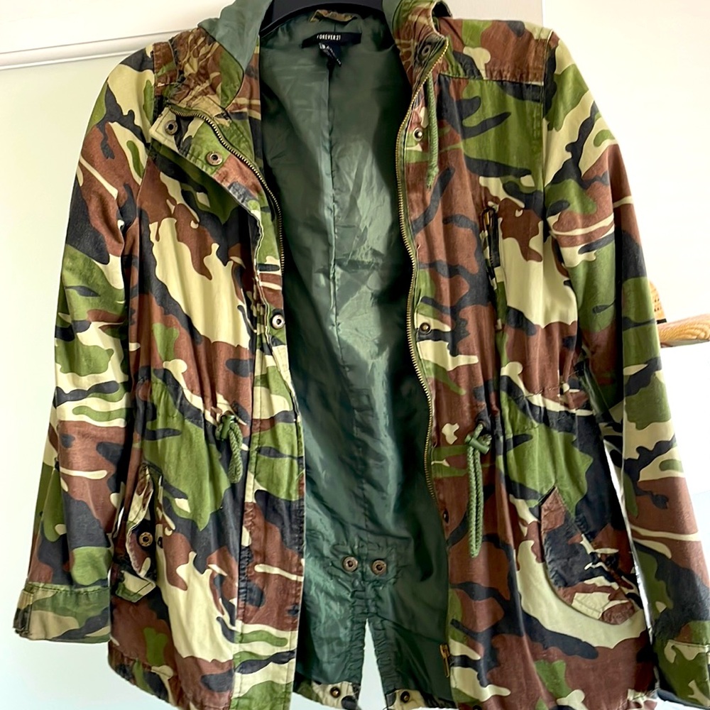 Camo jacket w hood